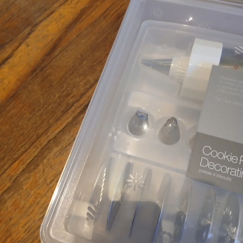 NIP Crate & Barrel Cookie Press and Decorating Set
